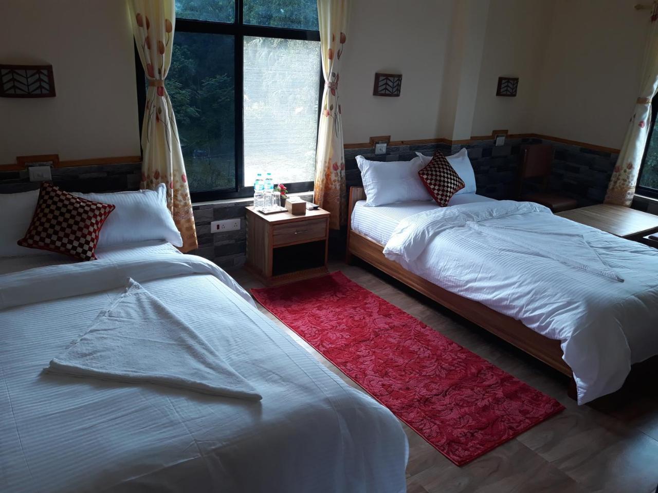 Peacock - A Family-Run Hotel Sauraha Zewnętrze zdjęcie