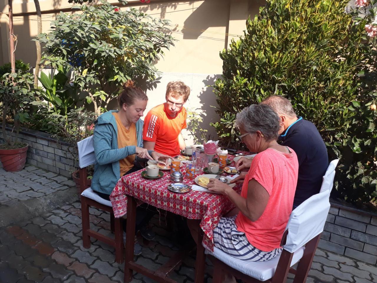 Peacock - A Family-Run Hotel Sauraha Zewnętrze zdjęcie